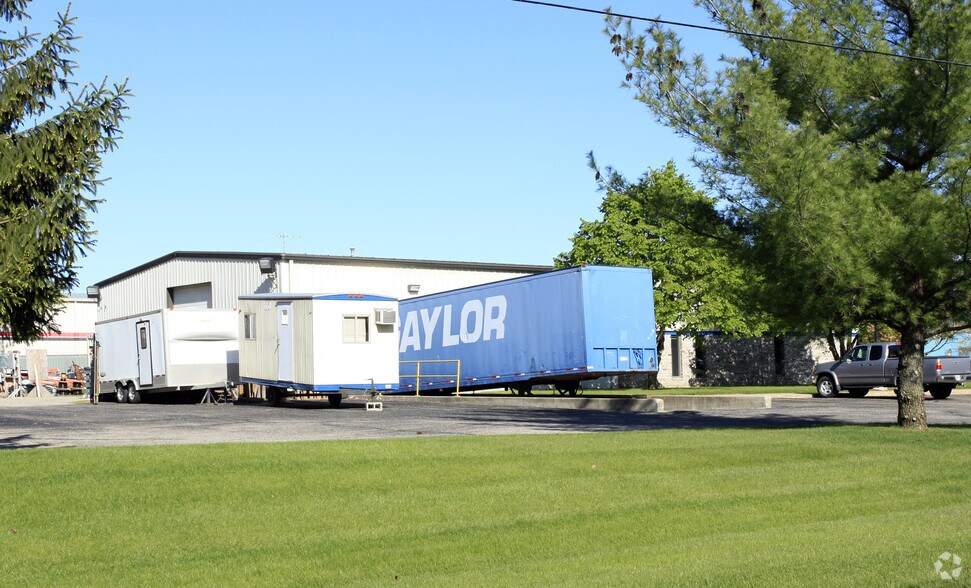 More Photos Of 2509 Ada Dr, Elkhart Warehouse For Lease