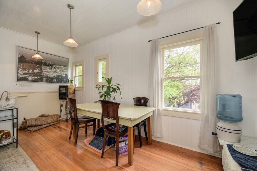 More Photos Of 1250 B St, Walnut Grove Showroom For Sale