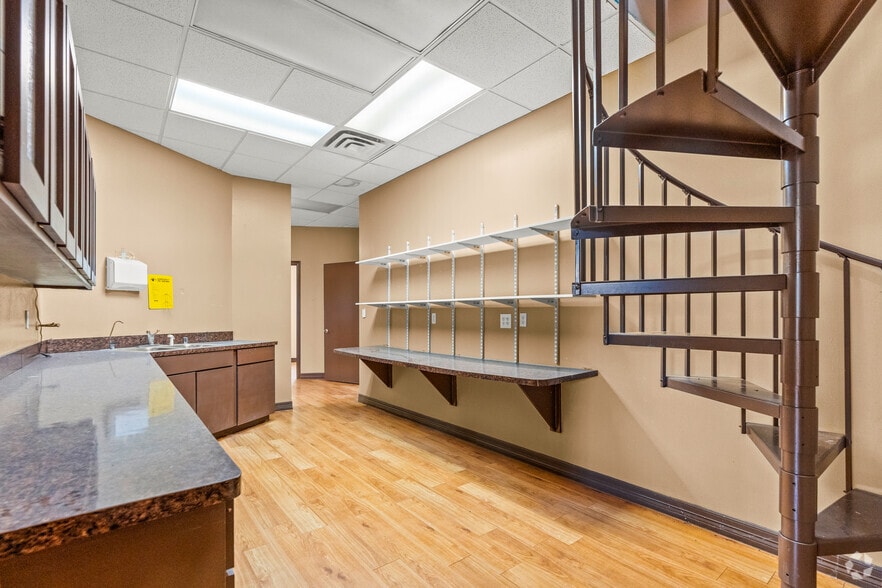 More Photos Of 2628 Matlock Rd, Arlington Medical For Sale