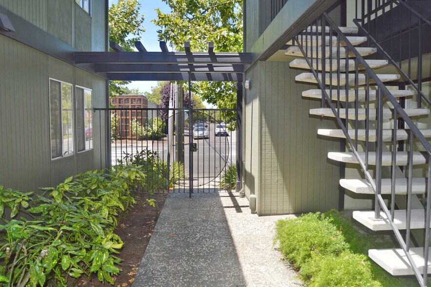 More Photos Of 3000 Cleveland Ave, Santa Rosa Apartments For Sale