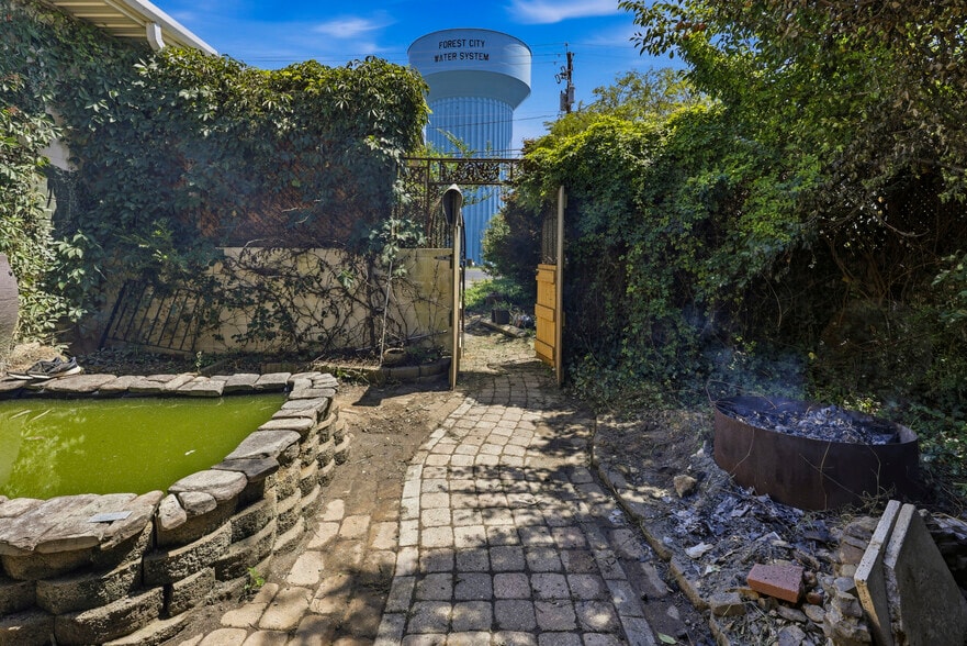More Photos Of 1358 W Main St, Forest City Warehouse For Sale