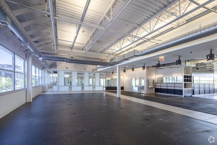 More Photos Of 799 Central Ave, Highland Park Storefront Retail Office For Lease