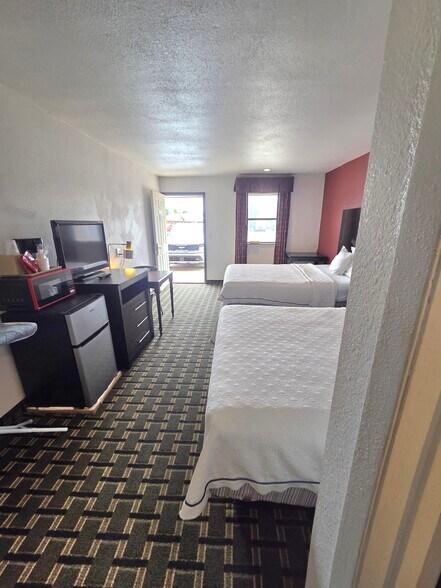 Primary Photo Of 420 E Oklahoma Blvd, Alva Hotel For Sale