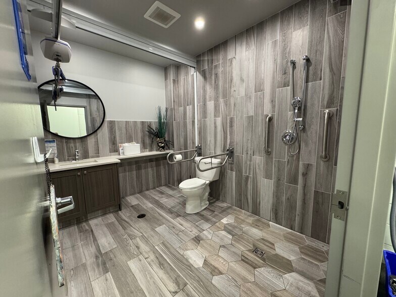 More Photos Of 11767 225th St, Maple Ridge Storefront Retail Office For Sale