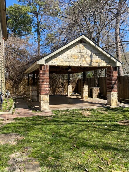 More Photos Of 828 Oak St, Houston Specialty For Sale