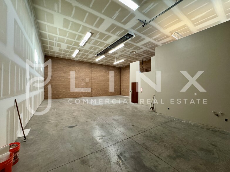 More Photos Of 5570 W 290 N, Hurricane Warehouse For Lease
