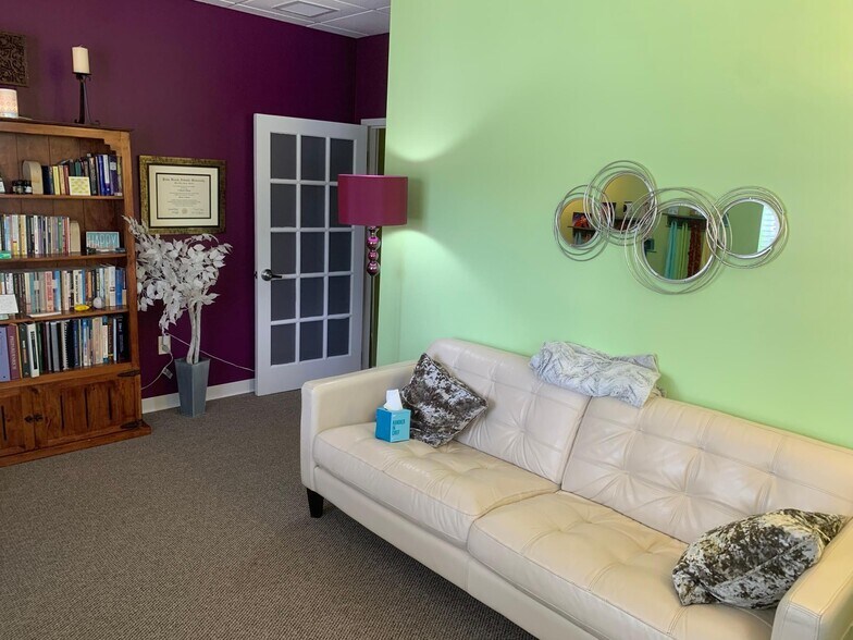 Primary Photo Of 100 Village Square Xing, Palm Beach Gardens Coworking Space