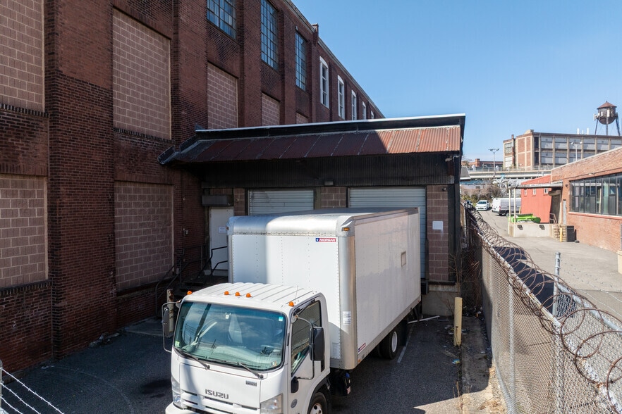 More Photos Of 3775 Kensington Ave, Philadelphia Light Distribution For Lease