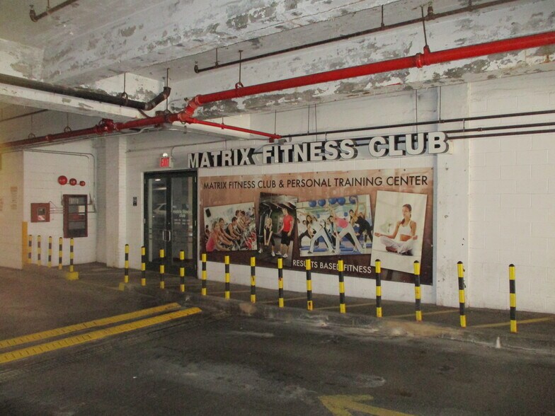 More Photos Of 43-02 Ditmars Blvd, Astoria Unknown For Lease