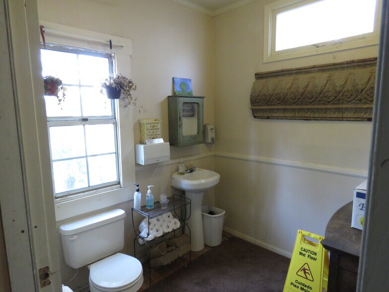 More Photos Of 23382 Crest Forest Dr, Crestline Freestanding For Sale