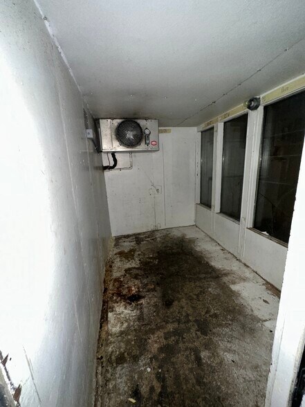 More Photos Of 230 Fox St, Lemoore Restaurant For Sale