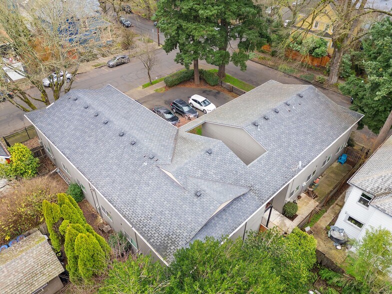 More Photos Of 1626-1646 SE Ash St, Portland Apartments For Sale