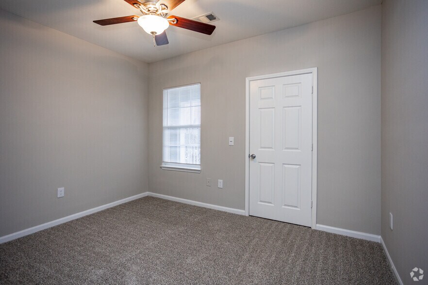 More Photos Of 501 Tiger Way, Knoxville Apartments For Sale