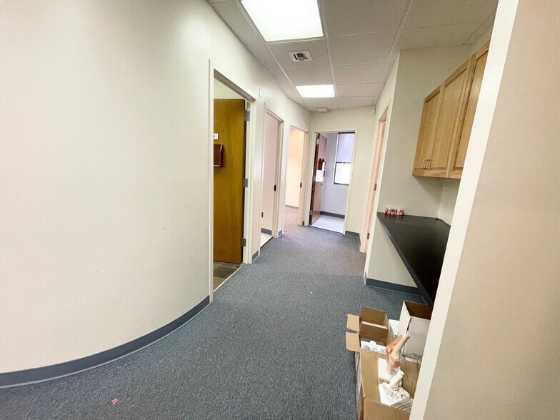 More Photos Of 901 Old Country Rd, Plainview Medical For Lease