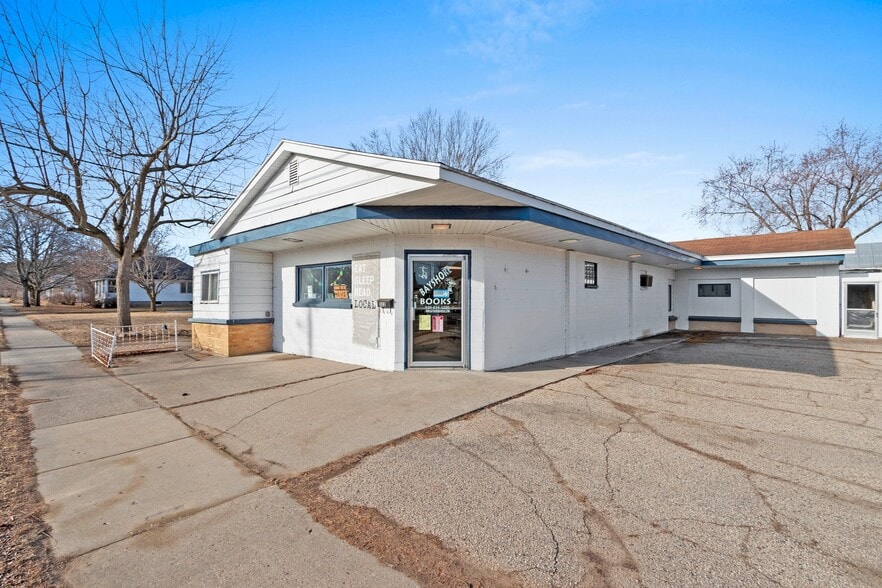 More Photos Of 302 Collins Ave, Oconto General Retail For Sale