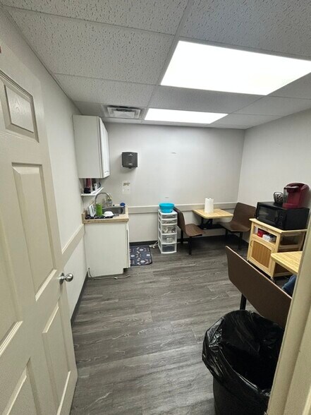More Photos Of 414 Old Morgantown Rd, Bowling Green Office For Sale