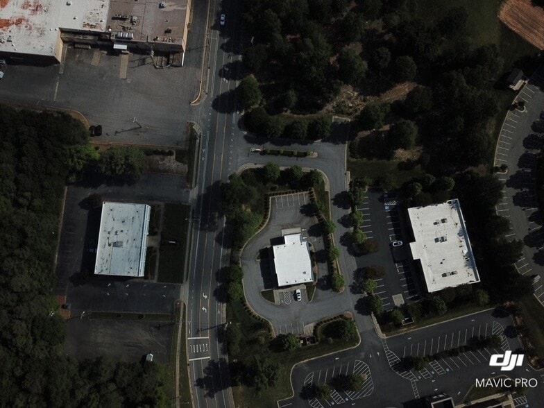 More Photos Of 1422 Burtonwood Dr, Gastonia Office Residential For Lease