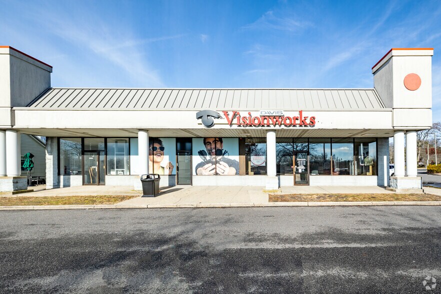 More Photos Of 367-425 N Service Rd, Patchogue Storefront For Lease