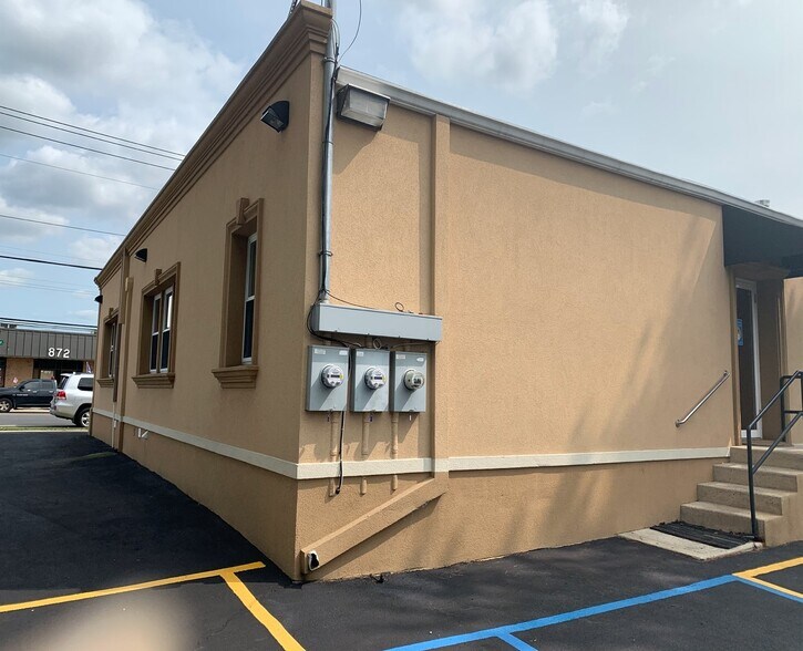 More Photos Of 897 Willis Ave, Albertson Storefront For Sale