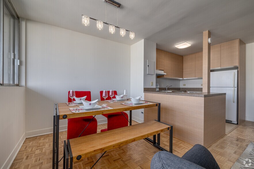 More Photos Of 2021 Av Atwater, Montréal Apartments For Lease