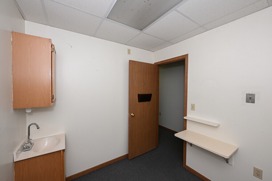 More Photos Of 6942 State Route 44, Ravenna Medical For Sale