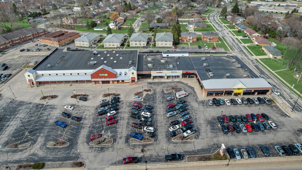 More Photos Of N89W1689 Appleton`, Menomonee Falls Supermarket For Sale