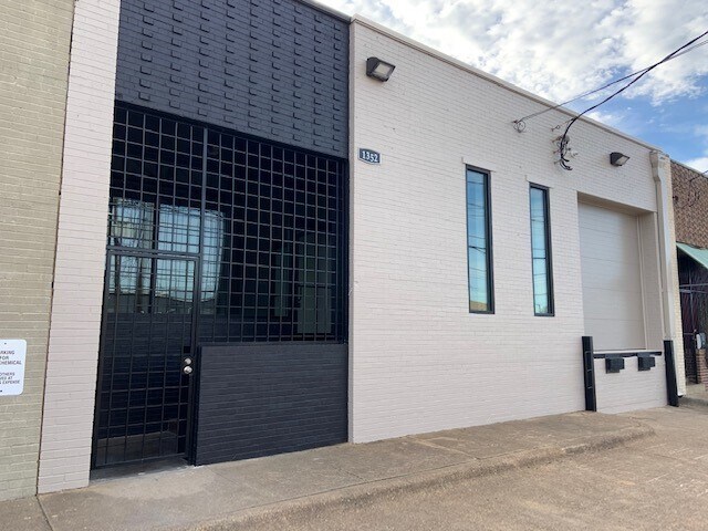 More Photos Of 1352 Chemical St, Dallas Flex For Lease