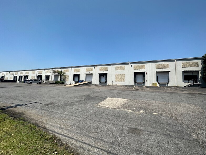 More Photos Of 4319-4363 Delp St, Memphis Distribution For Lease