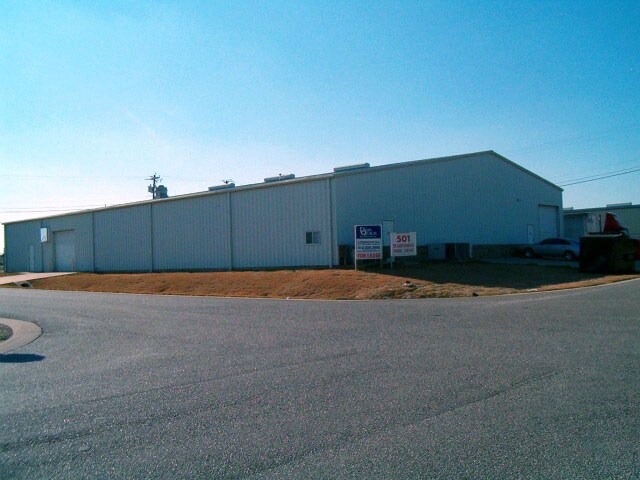 More Photos Of 501 Tradesmen's Park Dr, Hutto Warehouse For Lease