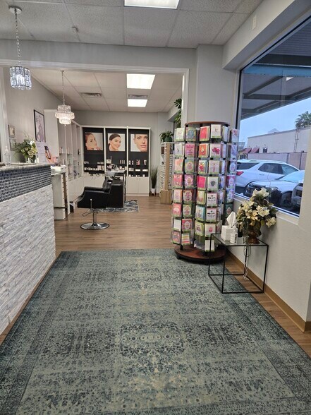More Photos Of 1312 E Common St, New Braunfels Unknown For Lease