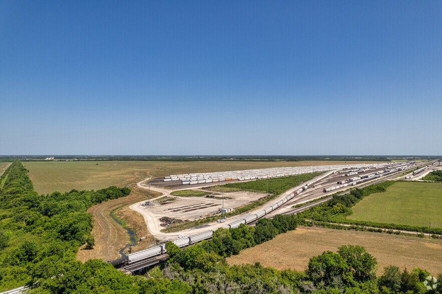 More Photos Of 4445 Highway 90 W, Dayton Warehouse For Sale