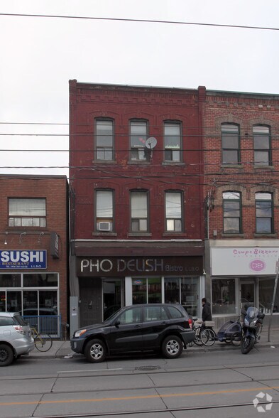 More Photos Of 712 Queen St W, Toronto Storefront Retail Residential For Lease