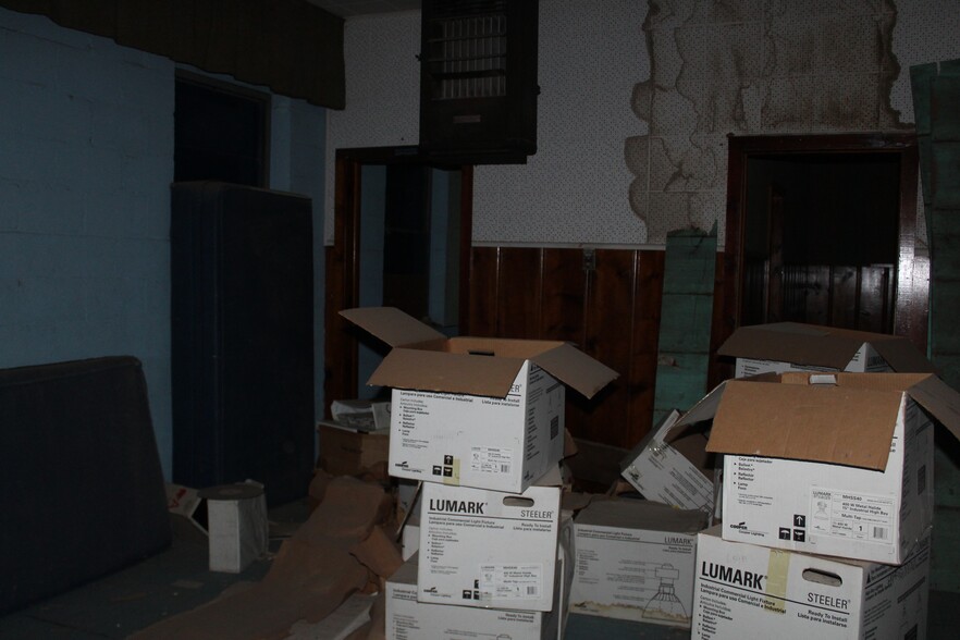 More Photos Of 1871 Elm, Waynoka Sports And Entertainment For Sale