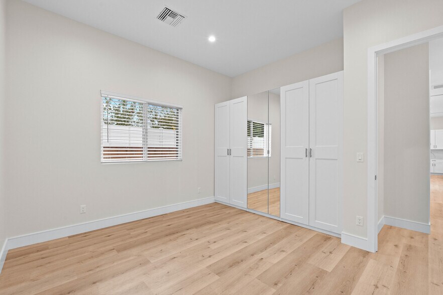 More Photos Of 15952 Simonds St, Granada Hills Apartments For Sale