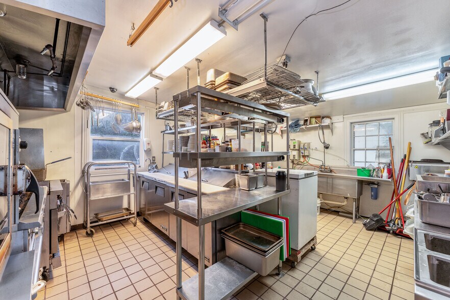 More Photos Of 189 S Vernal Ave, Vernal General Retail For Sale