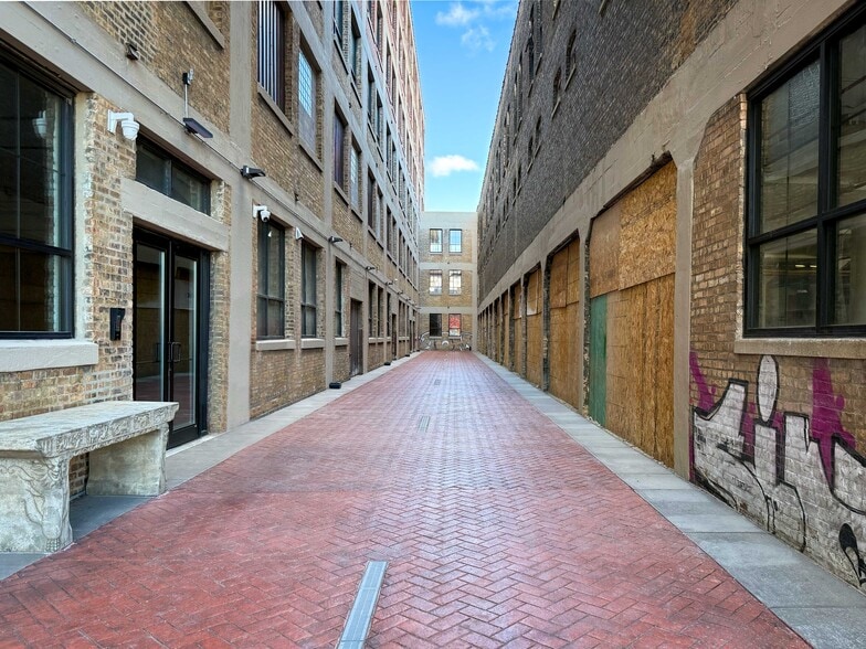 More Photos Of 1001 N North Branch St, Chicago Flex For Lease