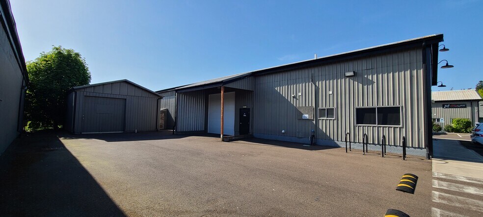 More Photos Of 4777 Lancaster Dr NE, Salem Flex For Lease