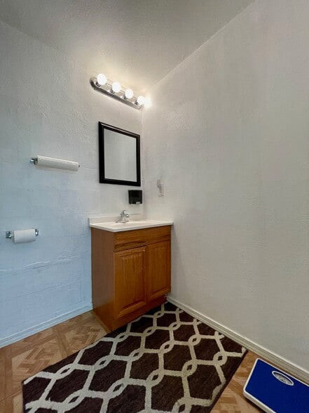 More Photos Of 821 W Main St, El Cajon Flex For Lease