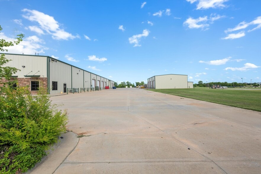 More Photos Of 13020 S Sunnylane Rd, Moore Industrial For Lease