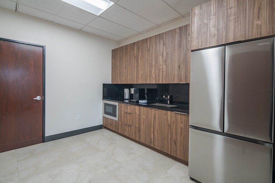 More Photos Of 12515 W Bell Rd, Surprise Office For Lease