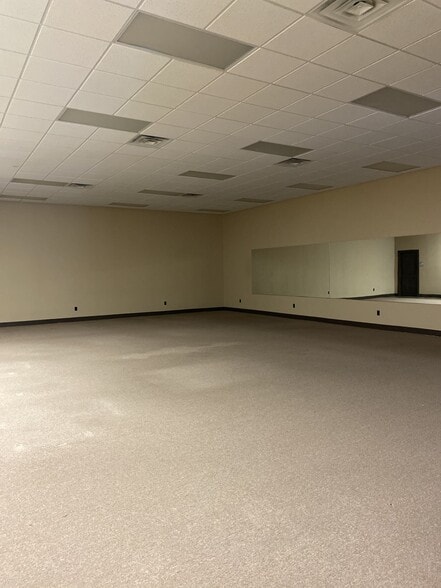 More Photos Of 2001 SE Green Oaks Blvd, Arlington Storefront Retail Office For Sale