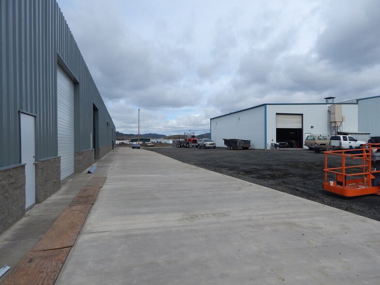 More Photos Of 1505 Green Siding Rd, Roseburg Warehouse For Lease