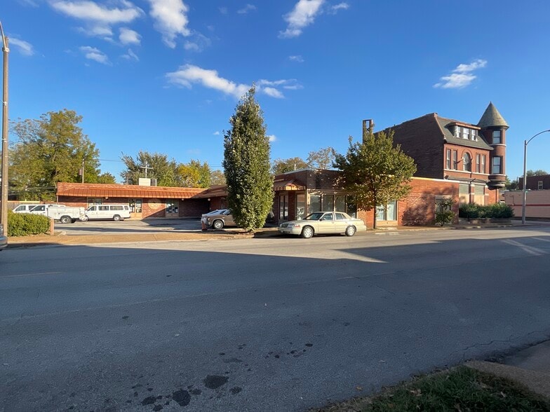 Primary Photo Of 3186-3196 Morgan Ford, St, Saint Louis Freestanding For Sale