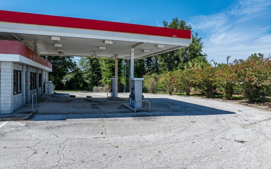 More Photos Of 6669 US-129 Hwy, Live Oak Convenience Store For Sale
