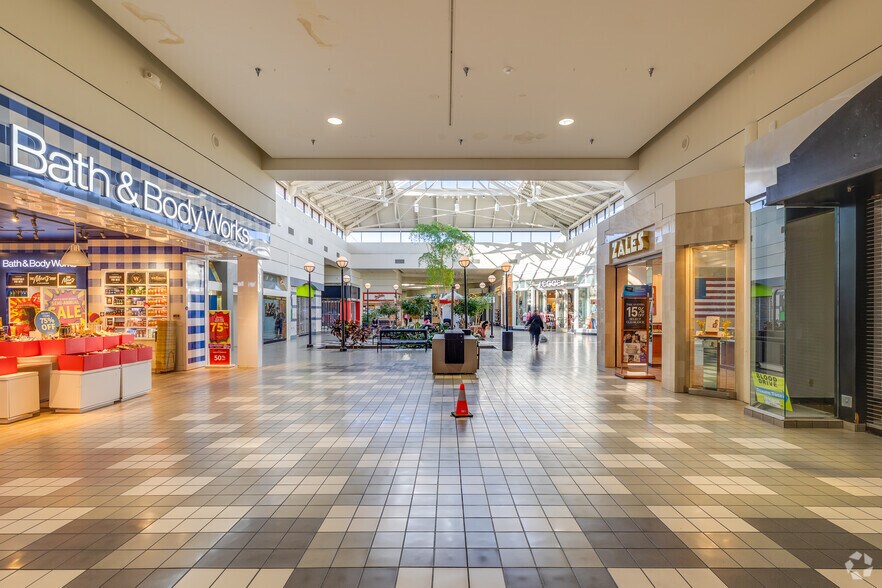 More Photos Of 4901 N Kickapoo Ave, Shawnee Unknown For Lease