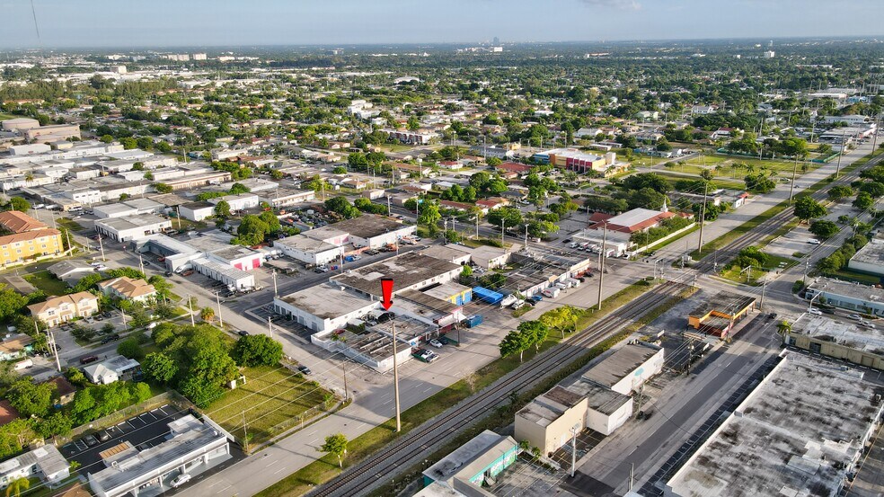 More Photos Of 205 N Dixie Hwy, Hallandale Beach Service For Sale