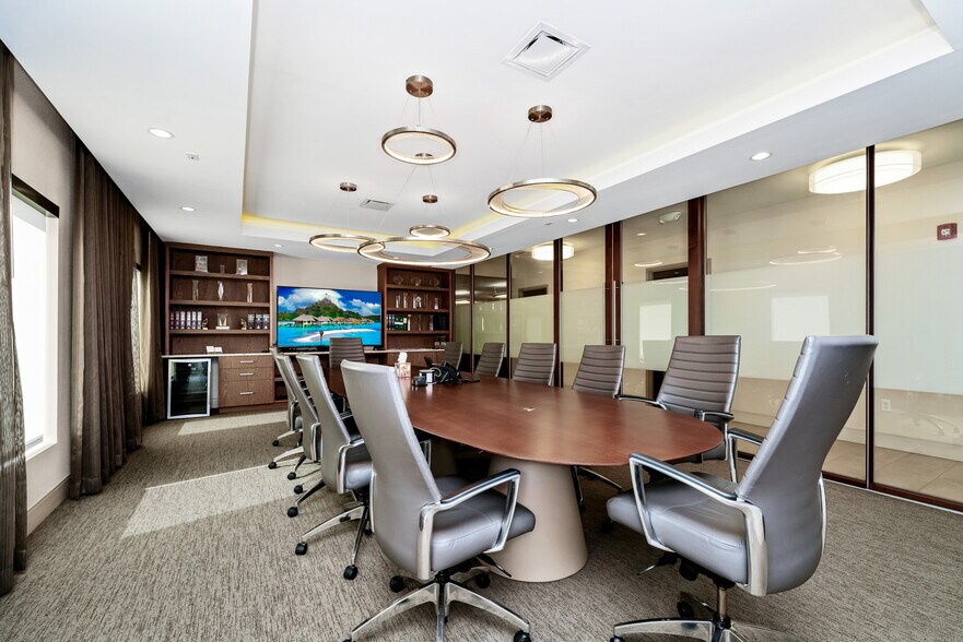 More Photos Of 1601 W Colonial Dr, Orlando Office For Lease