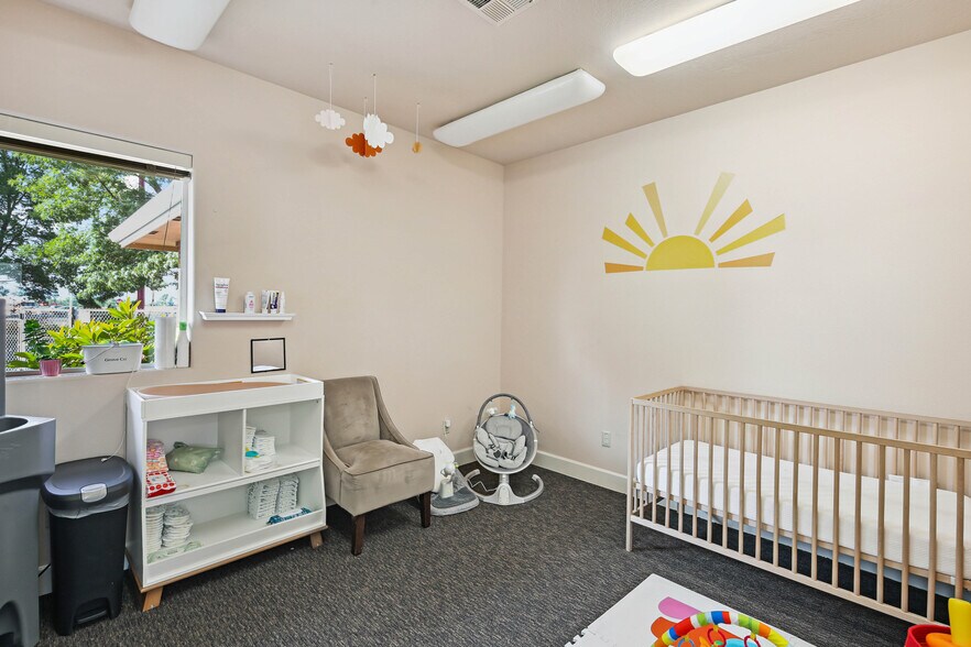 More Photos Of 81 Freeman Ct, Central Point Office For Sale