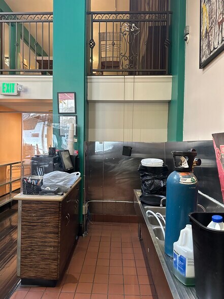 More Photos Of 231-243 E Colorado Blvd, Pasadena Storefront Retail Office For Lease
