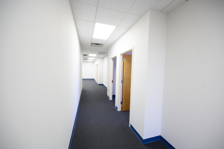 More Photos Of 1099 Wall St W, Lyndhurst Office For Lease